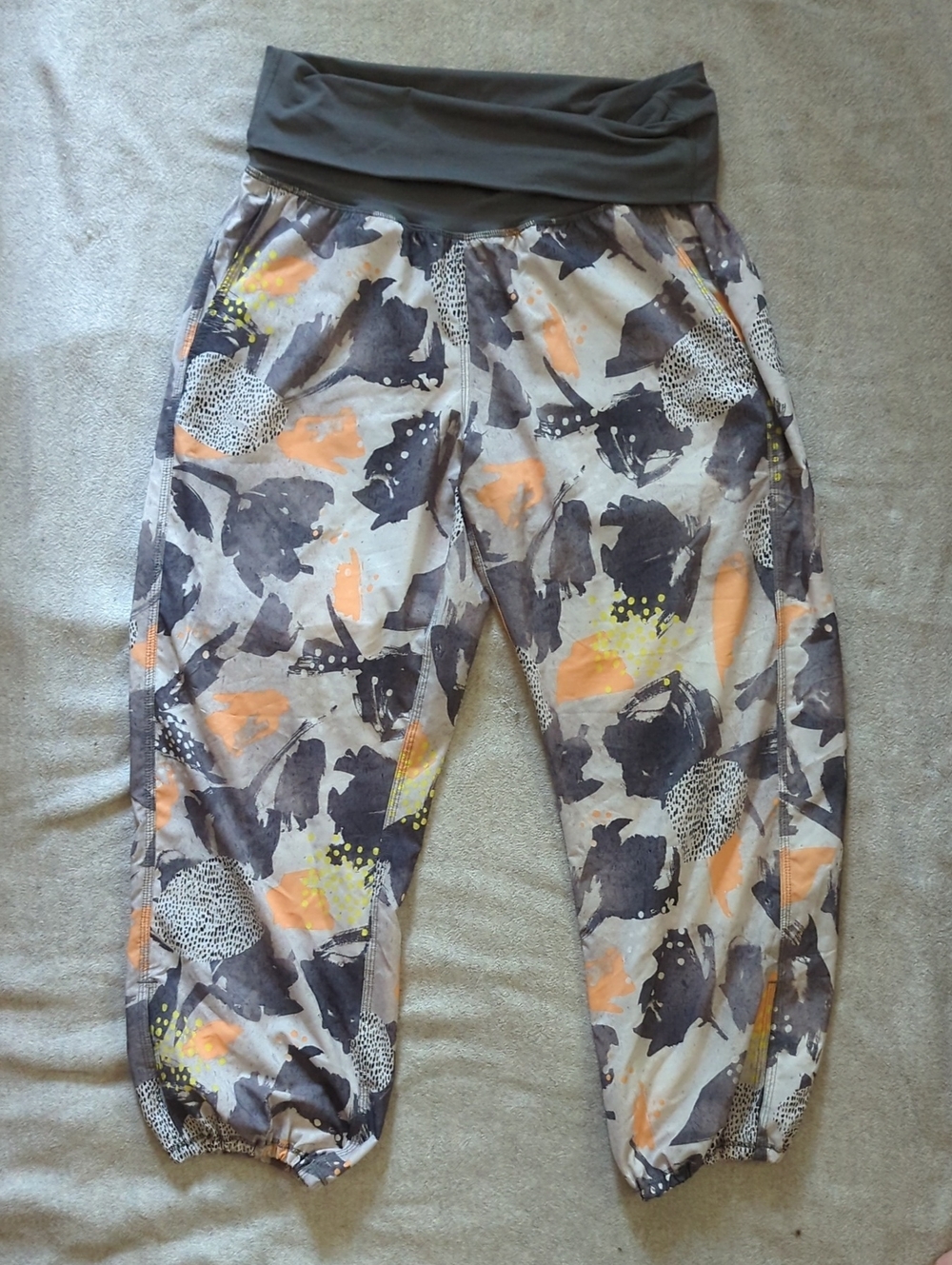 Lululemon Om Pant: Mini Art Pop White Multi/Slate